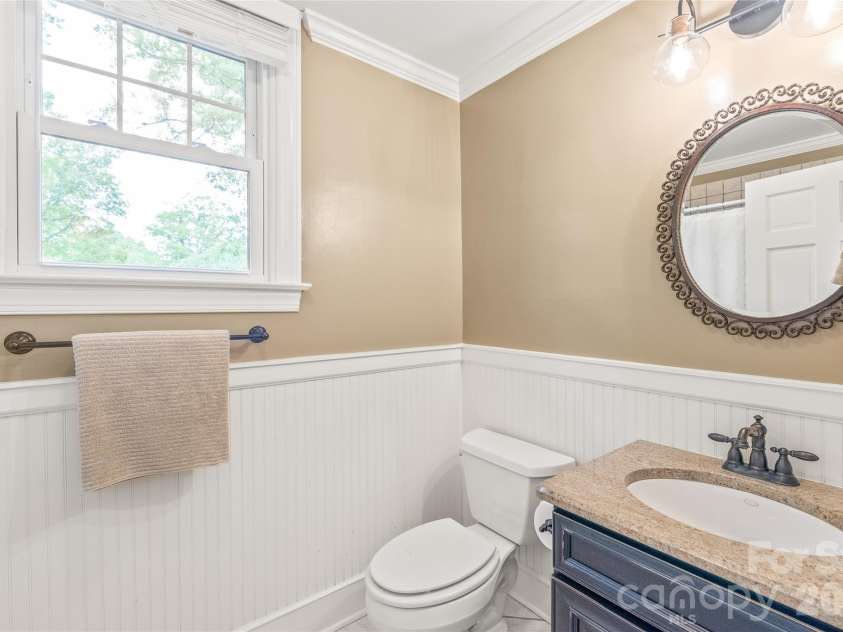 600 Central Avenue, Belmont, NC 28012.  MLS# CAR4375573, YatesRealty ID 38704. Bathroom 3