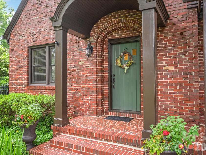 600 Central Avenue, Belmont, NC 28012.  MLS# CAR4375573, YatesRealty ID 38704. Beautiful clinker brickwork.  Rare and beautifully done!