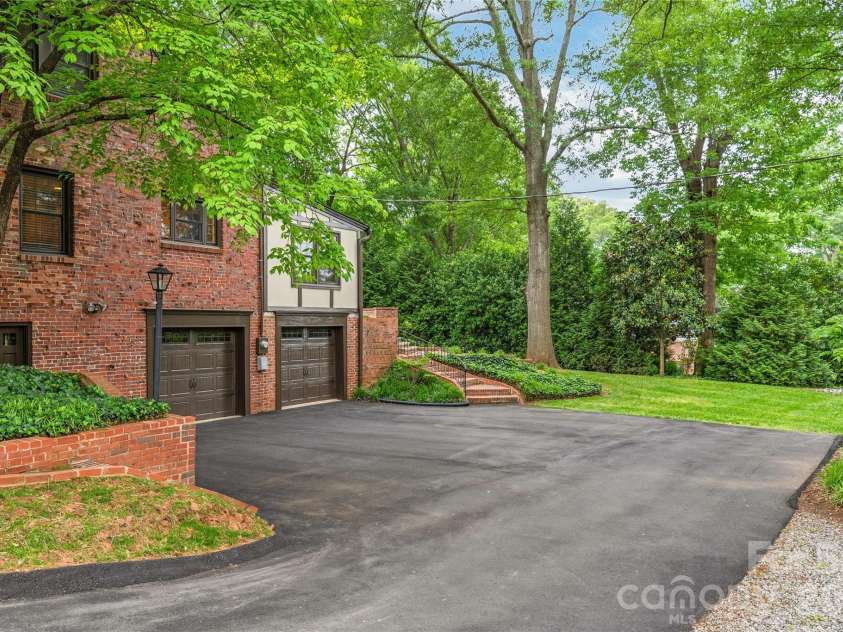 600 Central Avenue, Belmont, NC 28012.  MLS# CAR4375573, YatesRealty ID 38704. Down the Driveway
