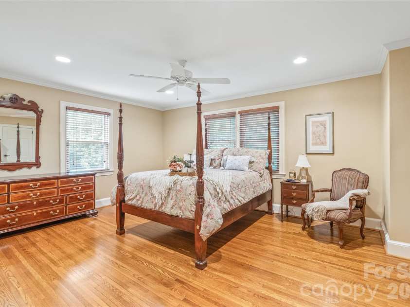 600 Central Avenue, Belmont, NC 28012.  MLS# CAR4375573, YatesRealty ID 38704. Primary Suite on the Main Level