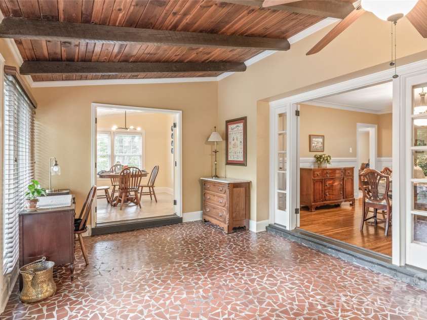 600 Central Avenue, Belmont, NC 28012.  MLS# CAR4375573, YatesRealty ID 38704. Sunroom