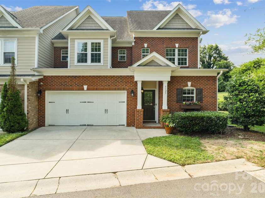 5125 Pansley Drive, Charlotte, NC 28226.  MLS# CAR4401320, YatesRealty ID 38705. 