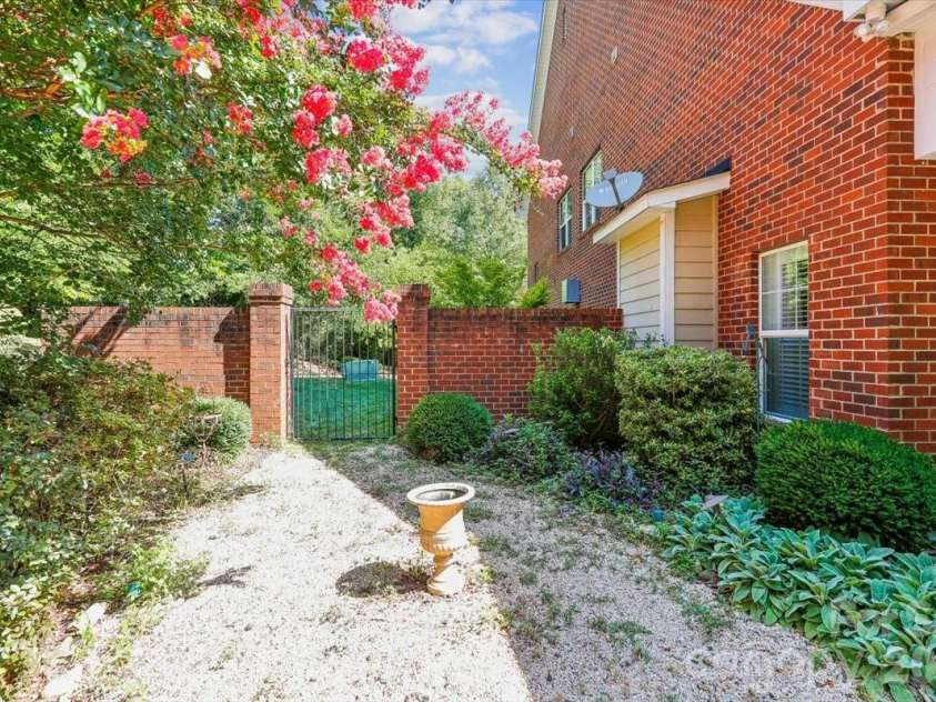 5125 Pansley Drive, Charlotte, NC 28226.  MLS# CAR4401320, YatesRealty ID 38705. Backyard