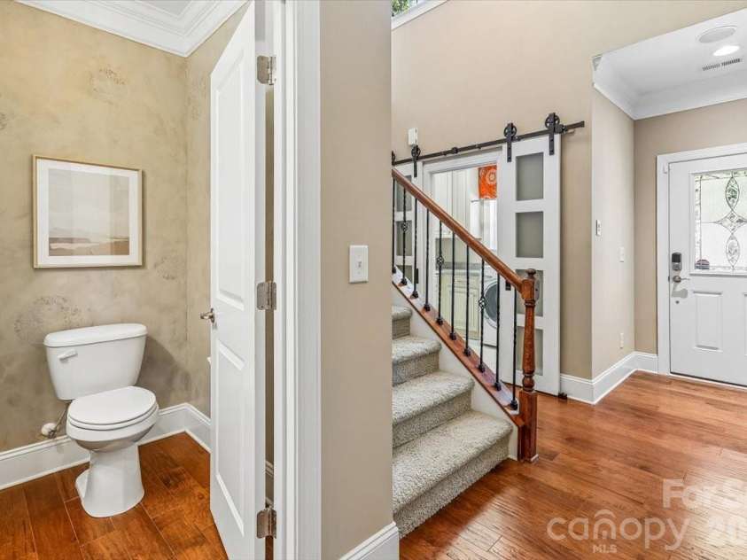 5125 Pansley Drive, Charlotte, NC 28226.  MLS# CAR4401320, YatesRealty ID 38705. Entry and half bath