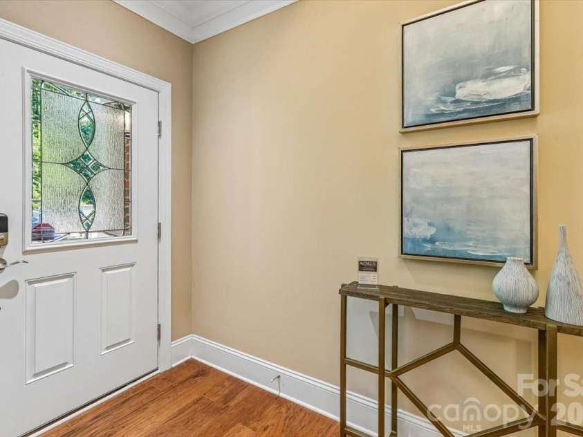 5125 Pansley Drive, Charlotte, NC 28226.  MLS# CAR4401320, YatesRealty ID 38705. Foyer