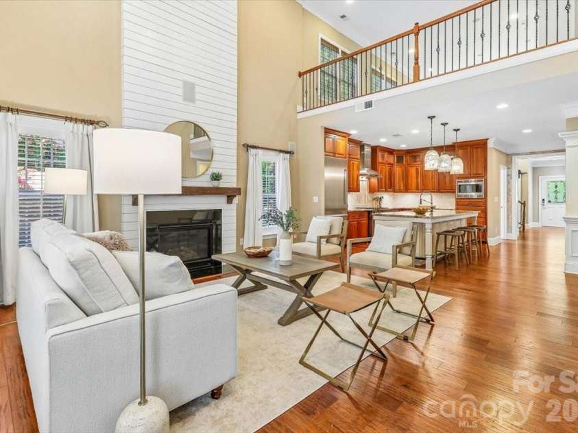 5125 Pansley Drive, Charlotte, NC 28226.  MLS# CAR4401320, YatesRealty ID 38705. Great room w/loft view