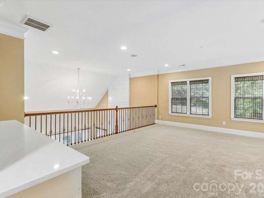 5125 Pansley Drive, Charlotte, NC 28226.  MLS# CAR4401320, YatesRealty ID 38705. Loft