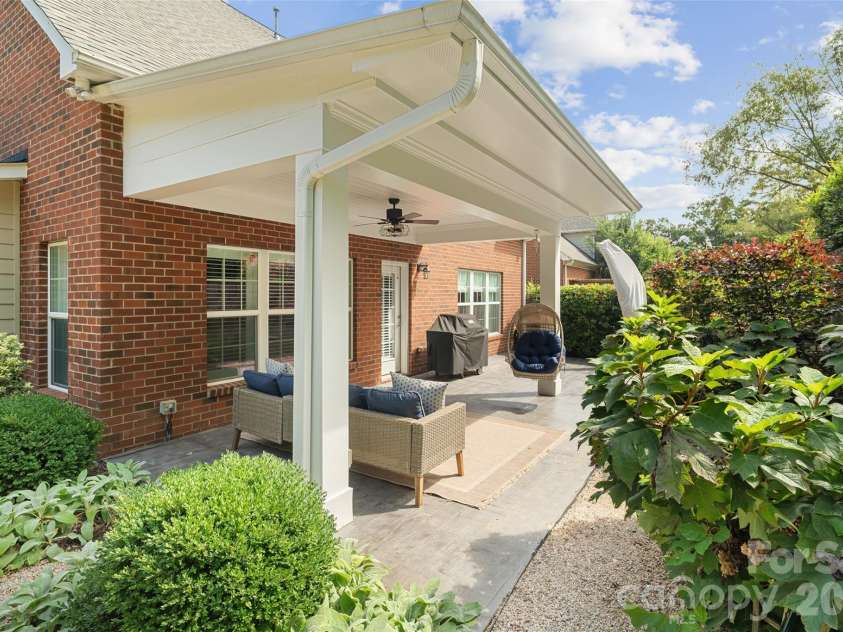 5125 Pansley Drive, Charlotte, NC 28226.  MLS# CAR4401320, YatesRealty ID 38705. Patio and yard