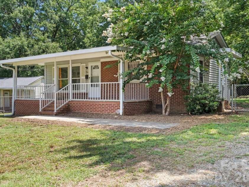 208 Tomberlin Road, Mount Holly, NC 28120.  MLS# CAR4403727, YatesRealty ID 38708. 