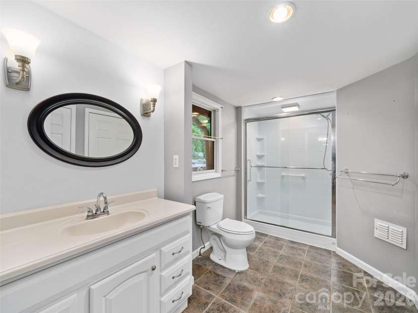 125 Heartland Lane, Burnsville, NC 28714.  MLS# CAR4273356, YatesRealty ID 3871. Primary Bath