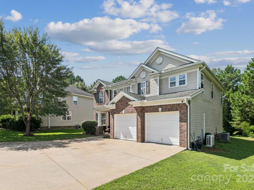 822 Edisto River Drive, Roebuck, SC 29376.  MLS# CAR4228840, YatesRealty ID 3871. 