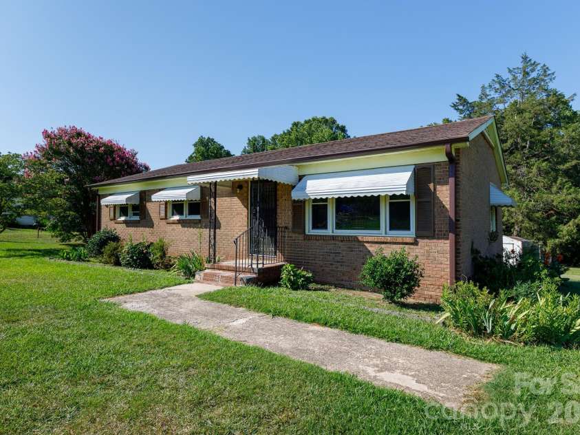 3270 Bridges Drive, Rock Hill, SC 29730.  MLS# CAR4401926, YatesRealty ID 38715. 