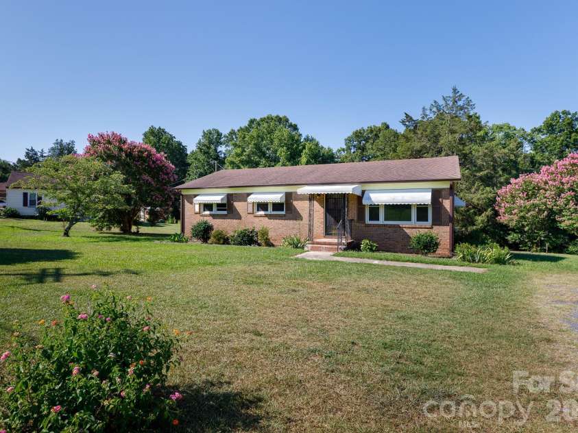3270 Bridges Drive, Rock Hill, SC 29730.  MLS# CAR4401926, YatesRealty ID 38715. 