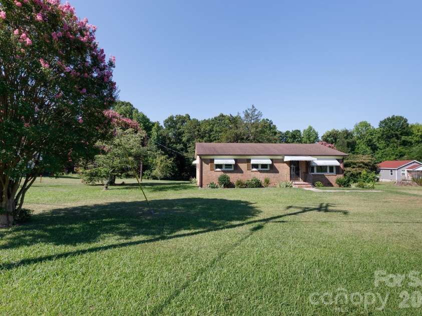 3270 Bridges Drive, Rock Hill, SC 29730.  MLS# CAR4401926, YatesRealty ID 38715. 