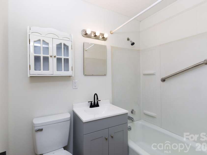 3270 Bridges Drive, Rock Hill, SC 29730.  MLS# CAR4401926, YatesRealty ID 38715. 