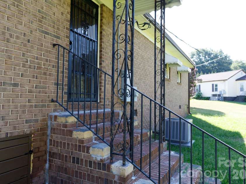 3270 Bridges Drive, Rock Hill, SC 29730.  MLS# CAR4401926, YatesRealty ID 38715. 