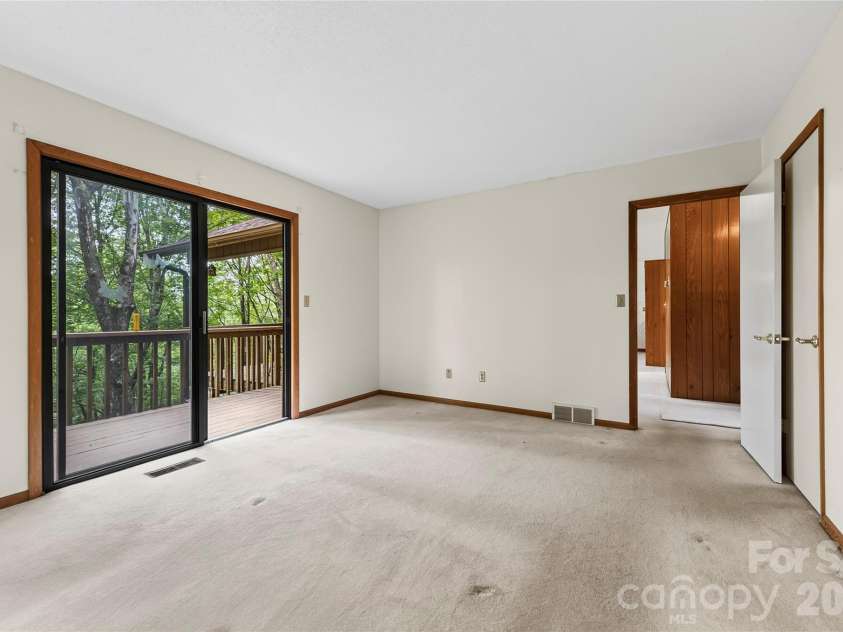 109 Usdasdi Drive, Brevard, NC 28712.  MLS# CAR4405898, YatesRealty ID 38717. Comfortable space ready for your personal touches