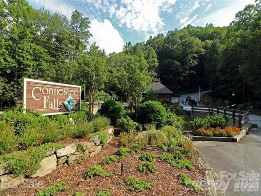 109 Usdasdi Drive, Brevard, NC 28712.  MLS# CAR4405898, YatesRealty ID 38717. Front Gate