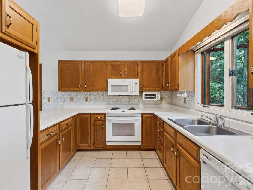 109 Usdasdi Drive, Brevard, NC 28712.  MLS# CAR4405898, YatesRealty ID 38717. Functional layout with good workspace. Main-level laundry located just off the kitchen