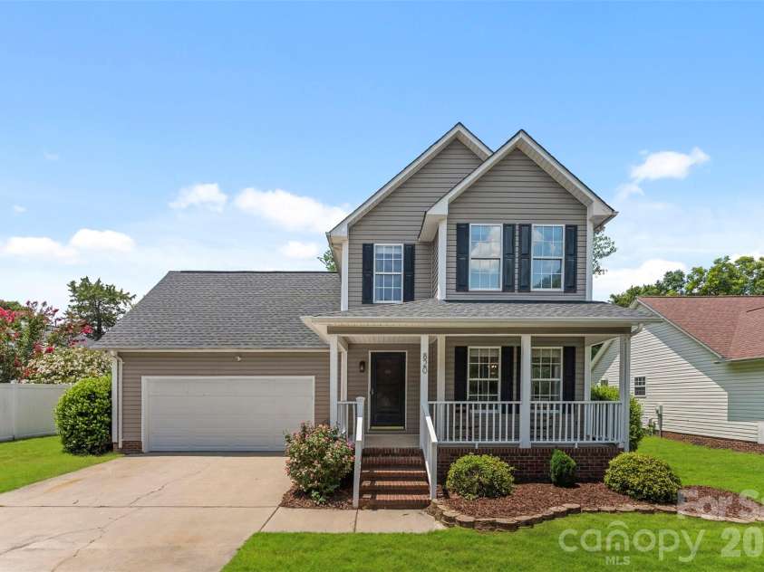 820 Saint Andrews Place, Concord, NC 28025.  MLS# CAR4399325, YatesRealty ID 38719. 