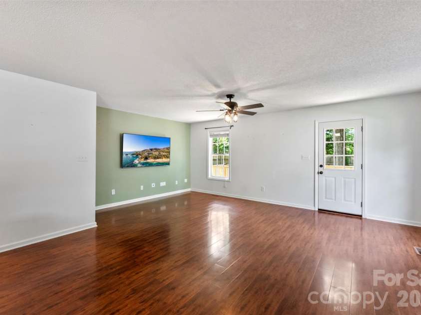 820 Saint Andrews Place, Concord, NC 28025.  MLS# CAR4399325, YatesRealty ID 38719. 