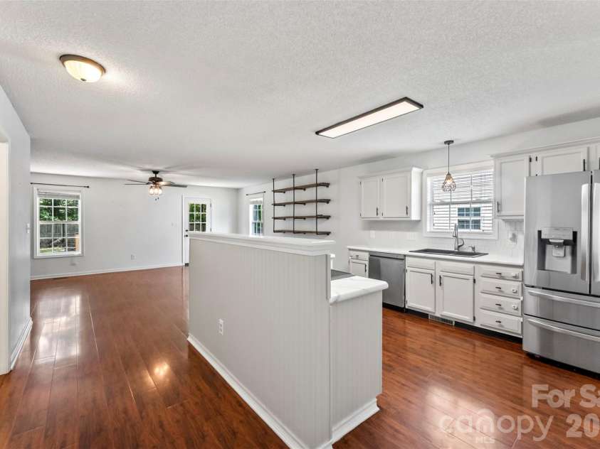 820 Saint Andrews Place, Concord, NC 28025.  MLS# CAR4399325, YatesRealty ID 38719. 