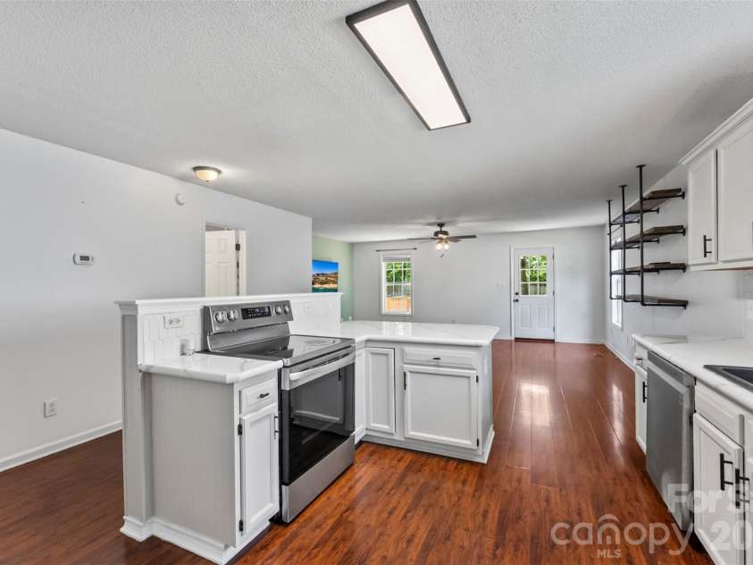 820 Saint Andrews Place, Concord, NC 28025.  MLS# CAR4399325, YatesRealty ID 38719. 