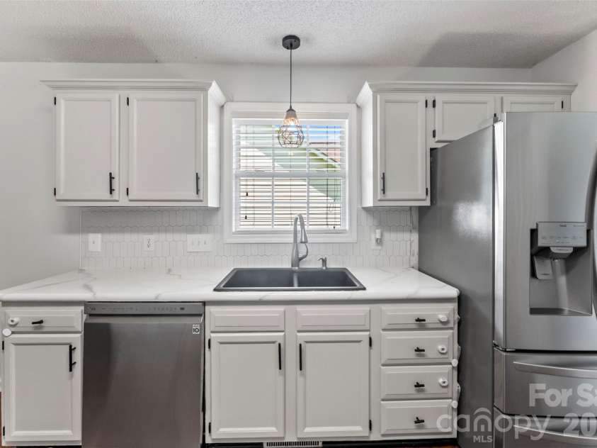 820 Saint Andrews Place, Concord, NC 28025.  MLS# CAR4399325, YatesRealty ID 38719. 