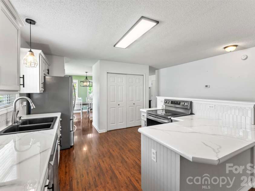 820 Saint Andrews Place, Concord, NC 28025.  MLS# CAR4399325, YatesRealty ID 38719. 
