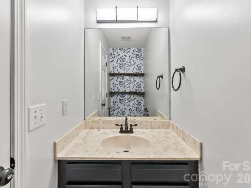 820 Saint Andrews Place, Concord, NC 28025.  MLS# CAR4399325, YatesRealty ID 38719. 