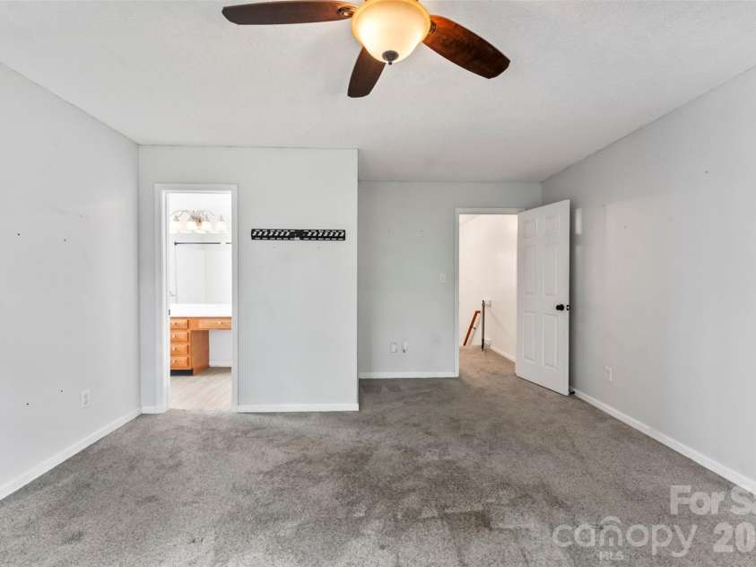 820 Saint Andrews Place, Concord, NC 28025.  MLS# CAR4399325, YatesRealty ID 38719. 