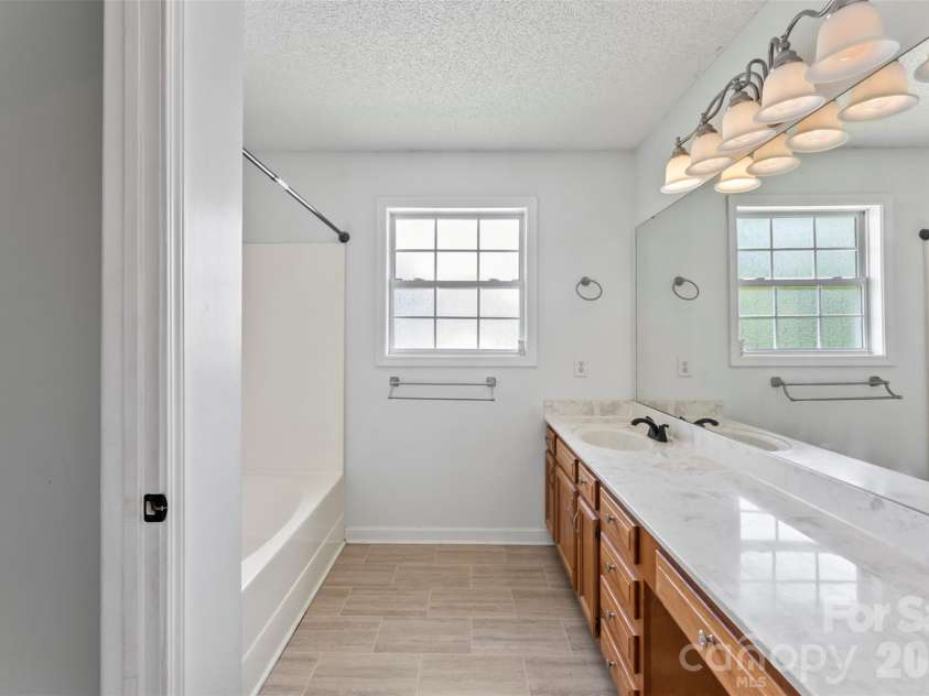 820 Saint Andrews Place, Concord, NC 28025.  MLS# CAR4399325, YatesRealty ID 38719. 