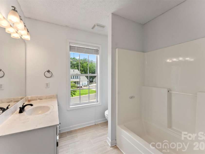 820 Saint Andrews Place, Concord, NC 28025.  MLS# CAR4399325, YatesRealty ID 38719. 