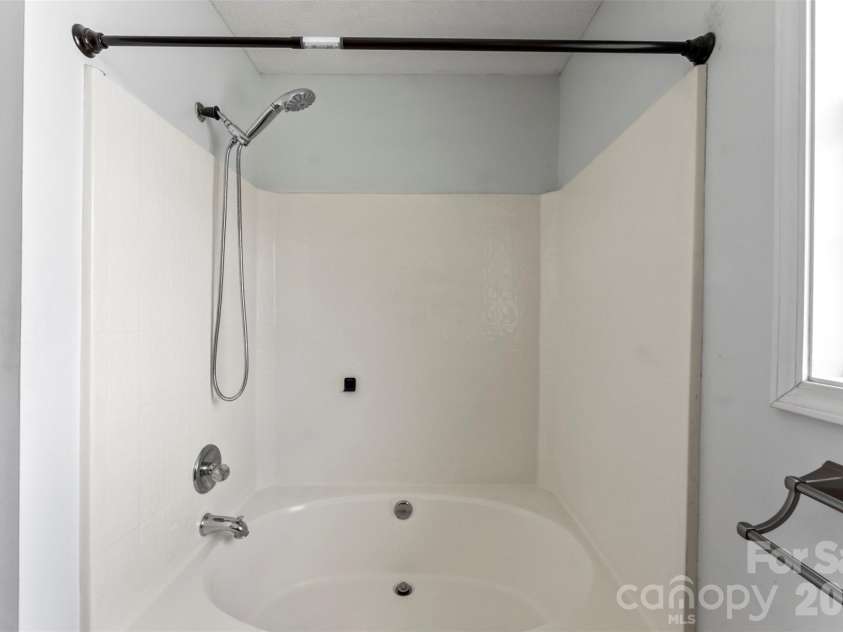 820 Saint Andrews Place, Concord, NC 28025.  MLS# CAR4399325, YatesRealty ID 38719. 