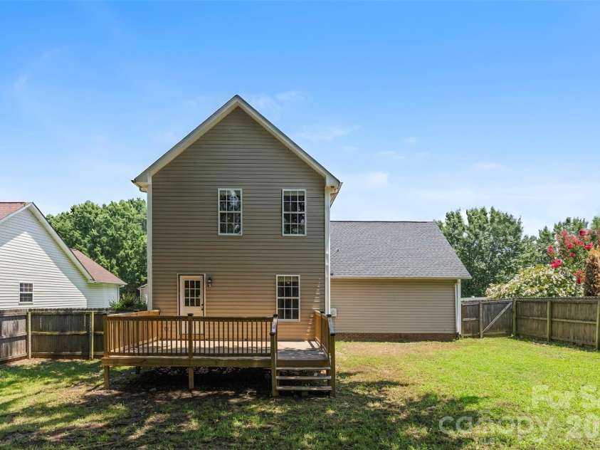 820 Saint Andrews Place, Concord, NC 28025.  MLS# CAR4399325, YatesRealty ID 38719. 