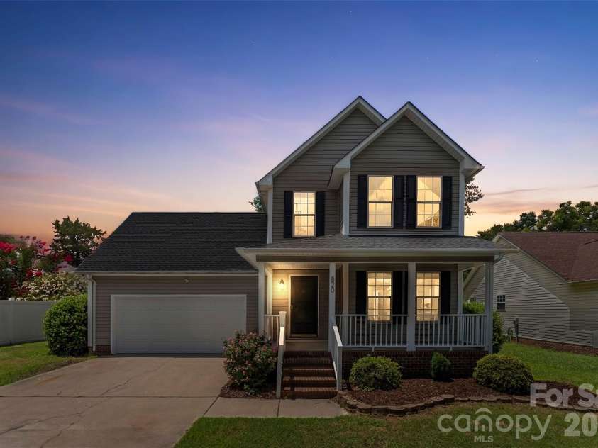 820 Saint Andrews Place, Concord, NC 28025.  MLS# CAR4399325, YatesRealty ID 38719. 