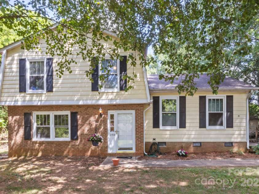 2508 Wood Star Court, Matthews, NC 28105.  MLS# CAR4277438, YatesRealty ID 3872. 