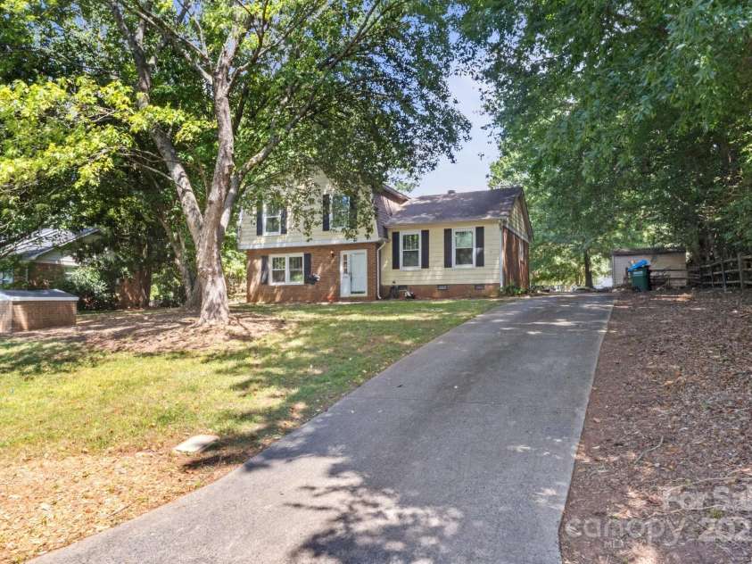 2508 Wood Star Court, Matthews, NC 28105.  MLS# CAR4277438, YatesRealty ID 3872. 