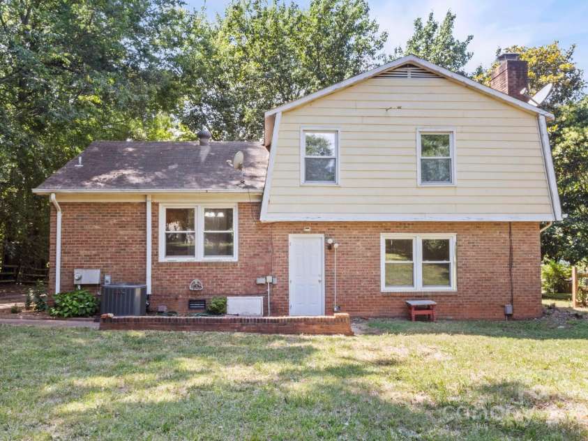 2508 Wood Star Court, Matthews, NC 28105.  MLS# CAR4277438, YatesRealty ID 3872. 