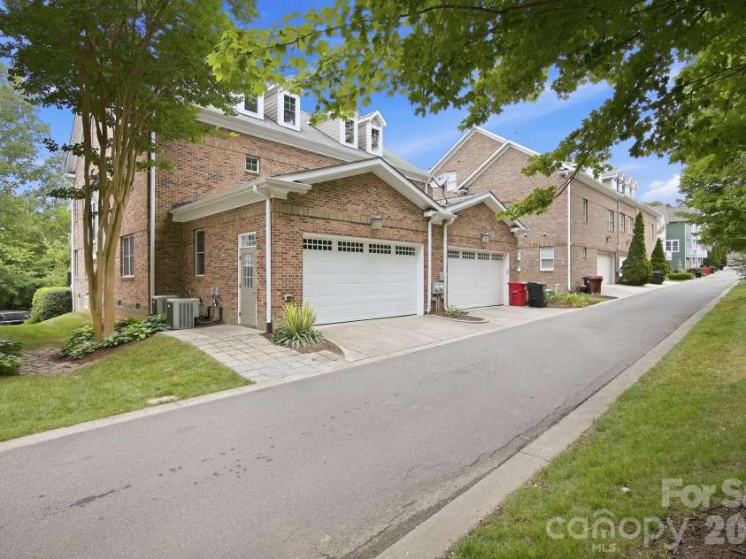 425 Spring Street, Davidson, NC 28036.  MLS# CAR4392088, YatesRealty ID 38721. 