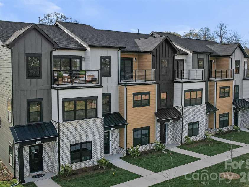 508 Mystic Park Alley, Huntersville, NC 28078.  MLS# CAR4352831, YatesRealty ID 38724. Modern and Contemporary design