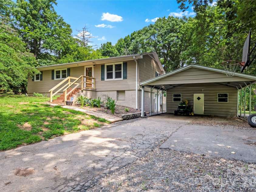 152 Blue Ridge Road, State Road, NC 28676.  MLS# CAR4397721, YatesRealty ID 38728. 