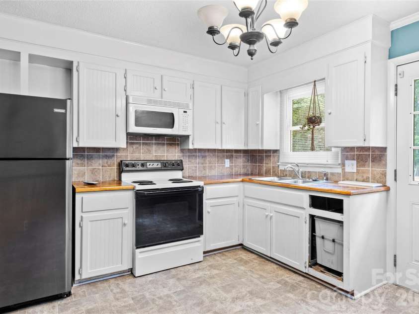 152 Blue Ridge Road, State Road, NC 28676.  MLS# CAR4397721, YatesRealty ID 38728. 