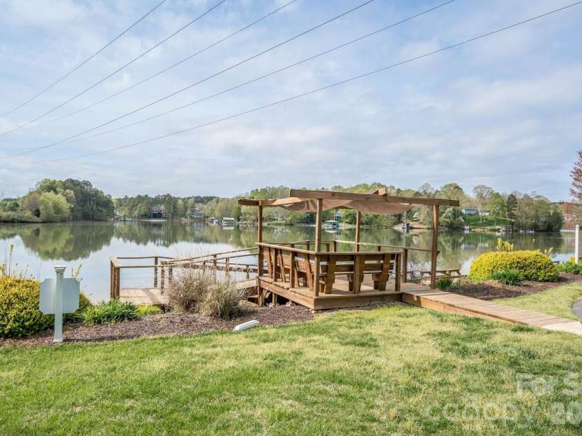 7184 Seagrass Circle, Denver, NC 28037.  MLS# CAR4352991, YatesRealty ID 3873. 