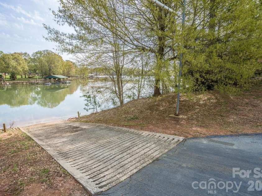 7184 Seagrass Circle, Denver, NC 28037.  MLS# CAR4352991, YatesRealty ID 3873. 