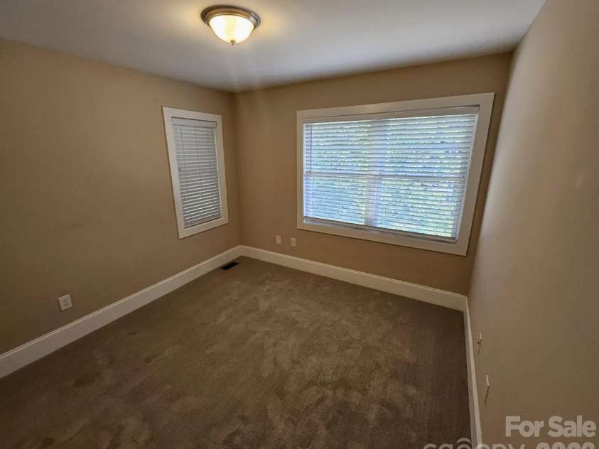 17 Lamar Avenue, Asheville, NC 28803.  MLS# CAR4395311, YatesRealty ID 38731. 