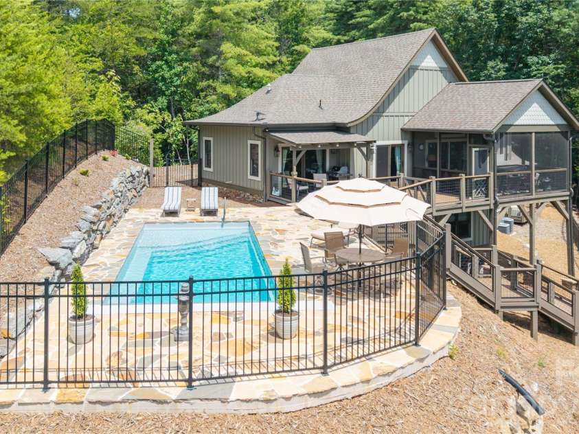 111 Lookout Point, Nebo, NC 28761.  MLS# CAR4403456, YatesRealty ID 38732. 