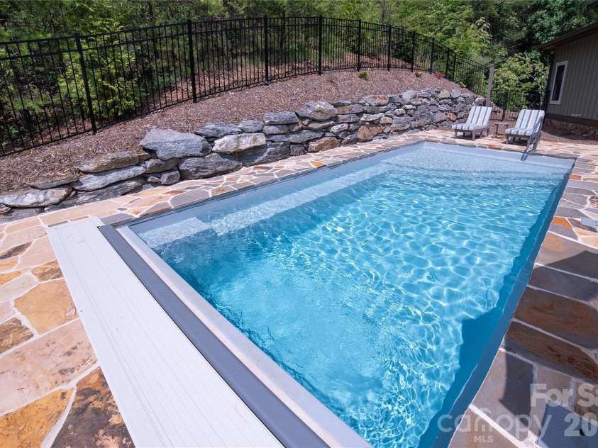 111 Lookout Point, Nebo, NC 28761.  MLS# CAR4403456, YatesRealty ID 38732. 