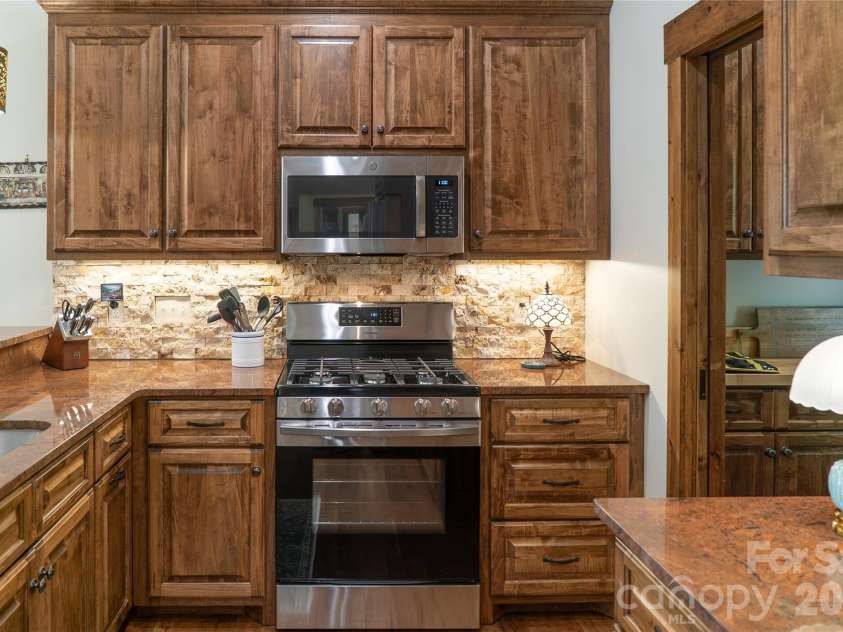 111 Lookout Point, Nebo, NC 28761.  MLS# CAR4403456, YatesRealty ID 38732. 