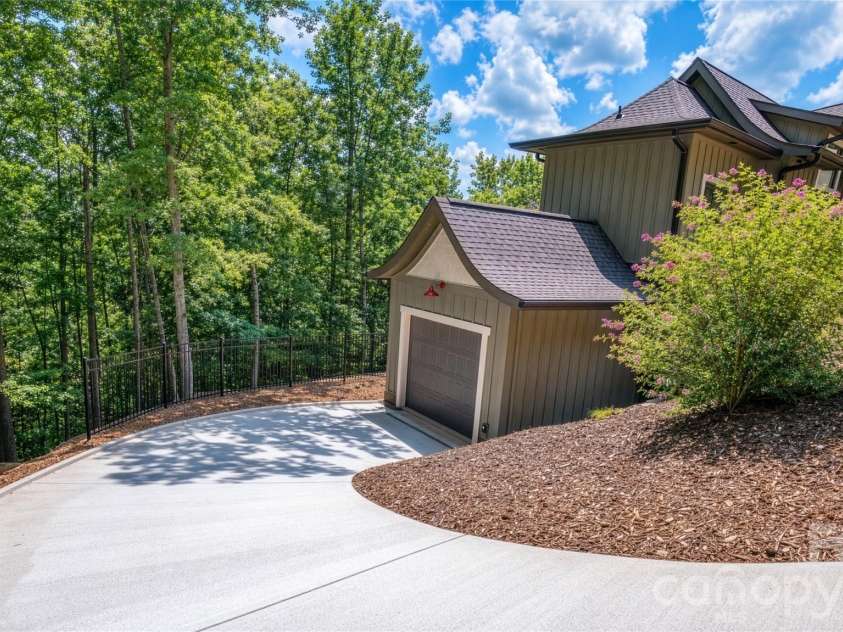 111 Lookout Point, Nebo, NC 28761.  MLS# CAR4403456, YatesRealty ID 38732. 